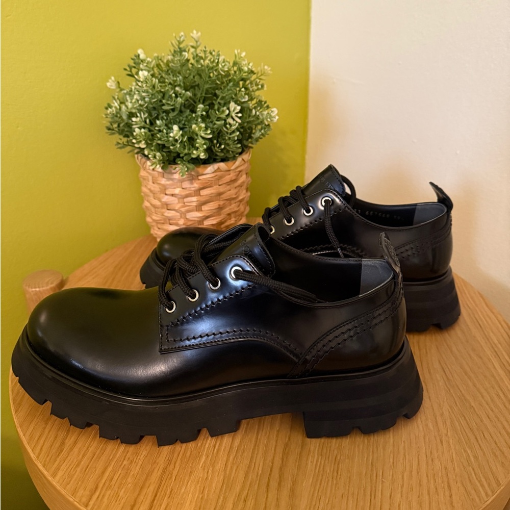 Alexander Mcqueen wander leather lace-up shoes